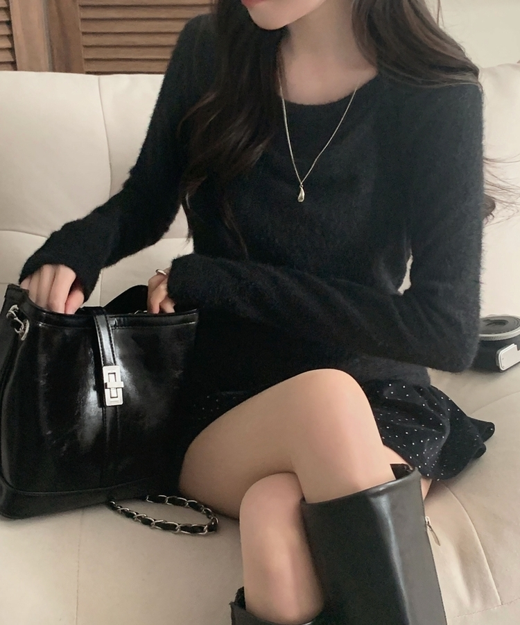 밀리 앙고라 퍼 슬림핏 라운드 긴팔니트티셔츠 홀터나시 블랙