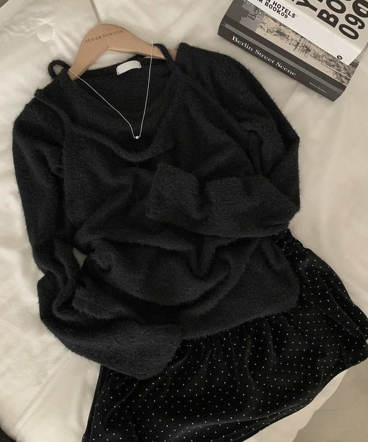 밀리 앙고라 퍼 슬림핏 라운드 긴팔니트티셔츠 홀터나시 블랙