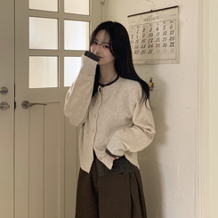 일체형 도톰 펜던트 와펜 포인트 배색 레이어드 라운드넥 박시핏 울가디건 연베이지