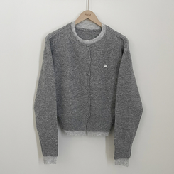 일체형 도톰 펜던트 와펜 포인트 배색 레이어드 라운드넥 박시핏 울가디건