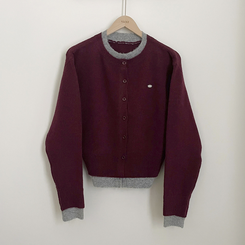 일체형 도톰 펜던트 와펜 포인트 배색 레이어드 라운드넥 박시핏 울가디건