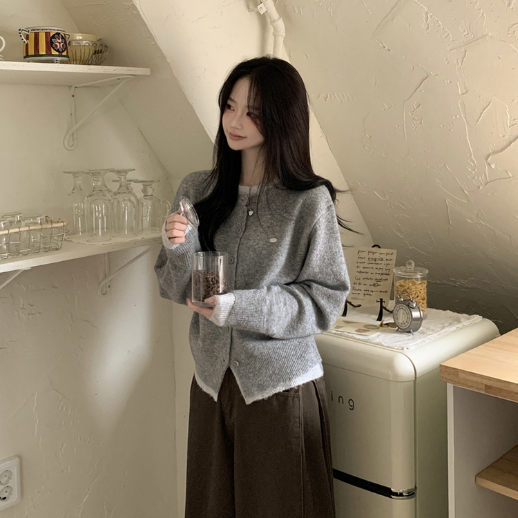 일체형 도톰 펜던트 와펜 포인트 배색 레이어드 라운드넥 박시핏 울가디건 그레이