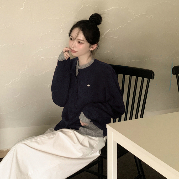 일체형 도톰 펜던트 와펜 포인트 배색 레이어드 라운드넥 박시핏 울가디건 네이비