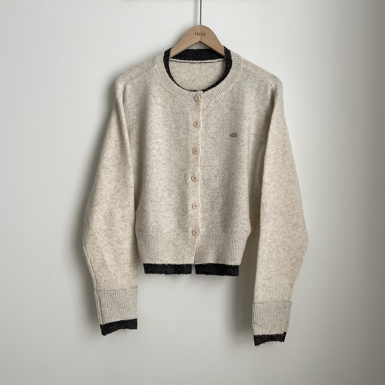 일체형 도톰 펜던트 와펜 포인트 배색 레이어드 라운드넥 박시핏 울가디건