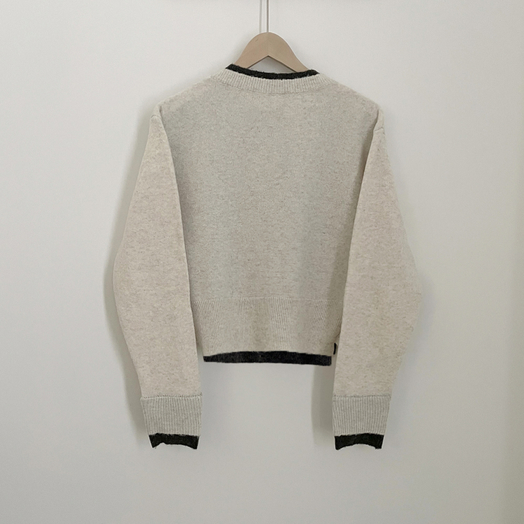 일체형 도톰 펜던트 와펜 포인트 배색 레이어드 라운드넥 박시핏 울가디건