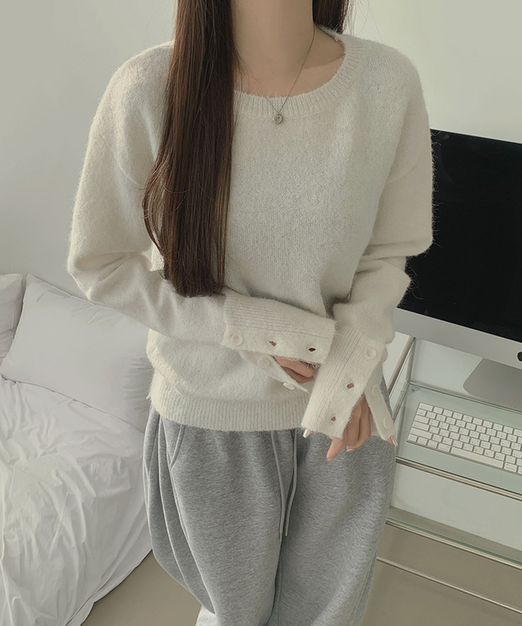 울 워머 버튼 소매 트임 페미닌 긴팔 니트 아이보리
