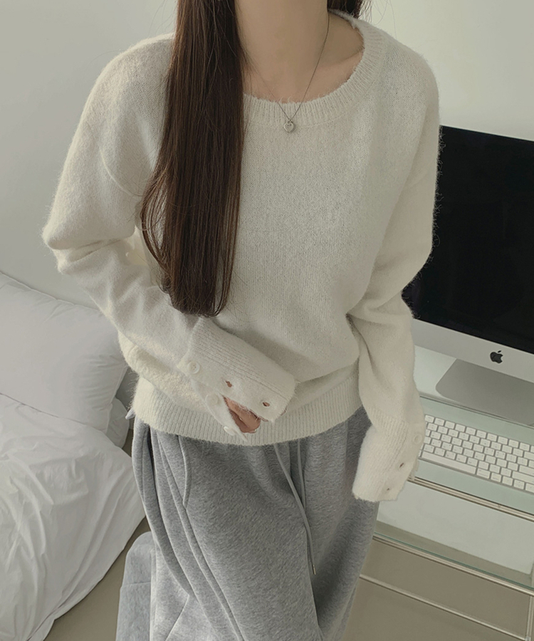 울 워머 버튼 소매 트임 페미닌 긴팔 니트 아이보리