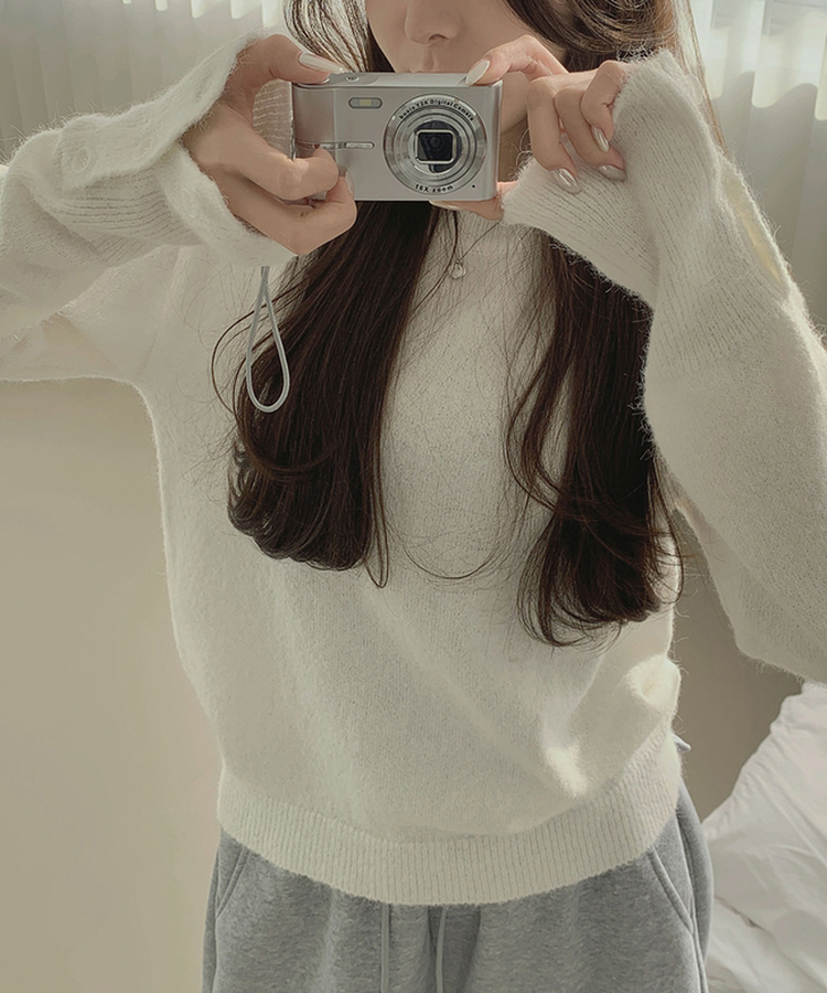 울 워머 버튼 소매 트임 페미닌 긴팔 니트 아이보리