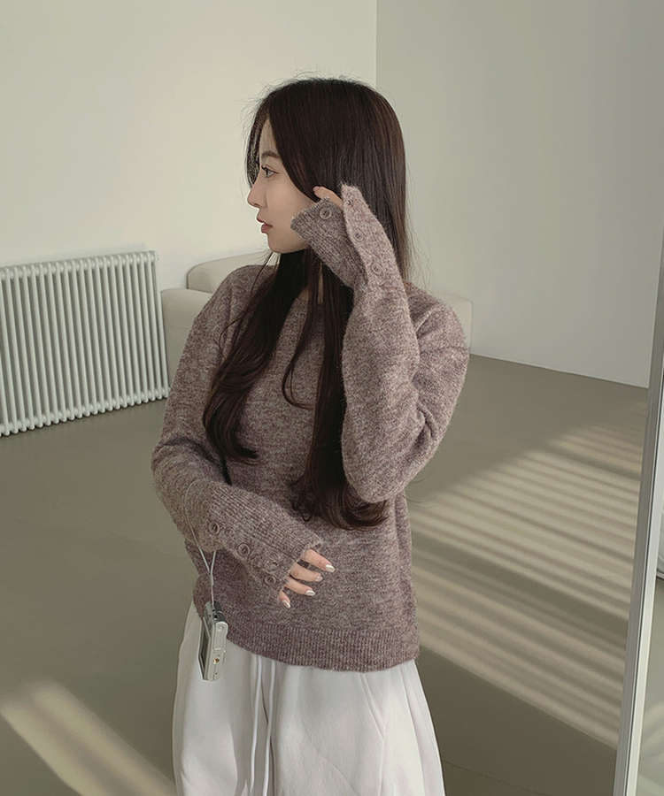 울 워머 버튼 소매 트임 페미닌 긴팔 니트 브라운