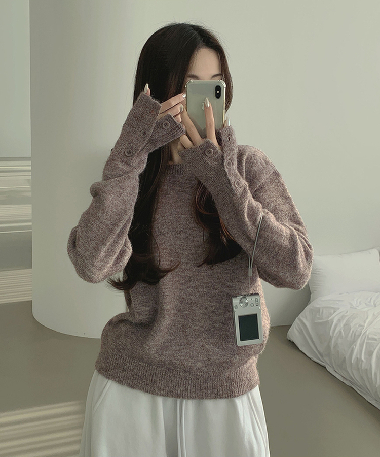 울 워머 버튼 소매 트임 페미닌 긴팔 니트 브라운