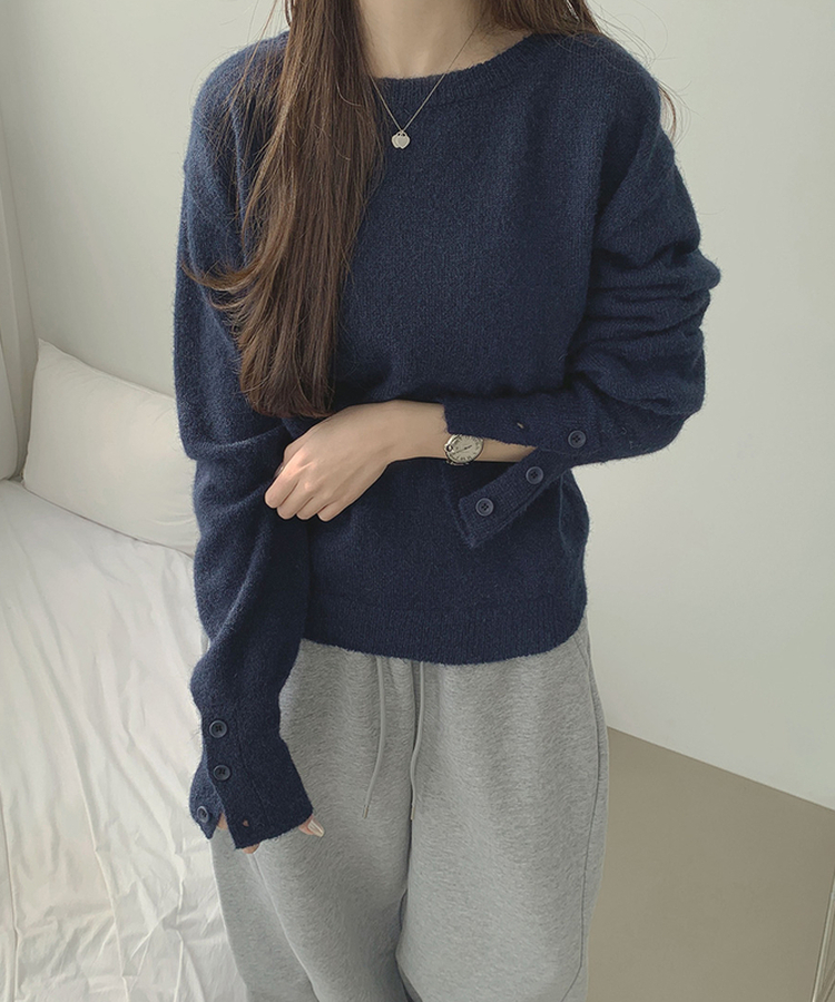 울 워머 버튼 소매 트임 페미닌 긴팔 니트 네이비