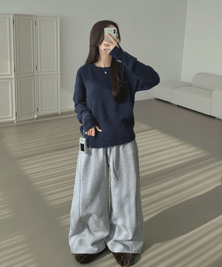 울 워머 버튼 소매 트임 페미닌 긴팔 니트 네이비