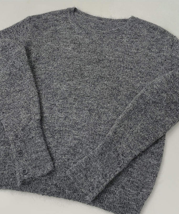 울 워머 버튼 소매 트임 페미닌 긴팔 니트