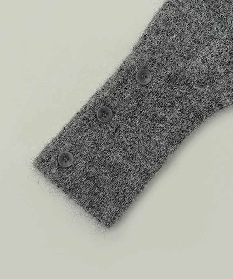 울 워머 버튼 소매 트임 페미닌 긴팔 니트