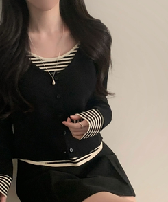 달티 스트라이프 일체형 니트가디건 블랙