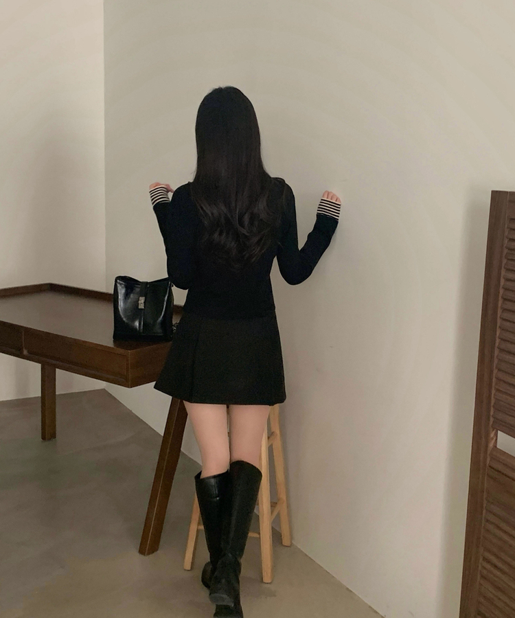 달티 스트라이프 일체형 니트가디건 블랙