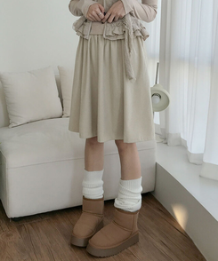 주주 골덴 코듀로이 A라인 뒷밴딩 속바지내장 플레어 미디 스커트 아이보리