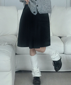 주주 골덴 코듀로이 A라인 뒷밴딩 속바지내장 플레어 미디 스커트 블랙