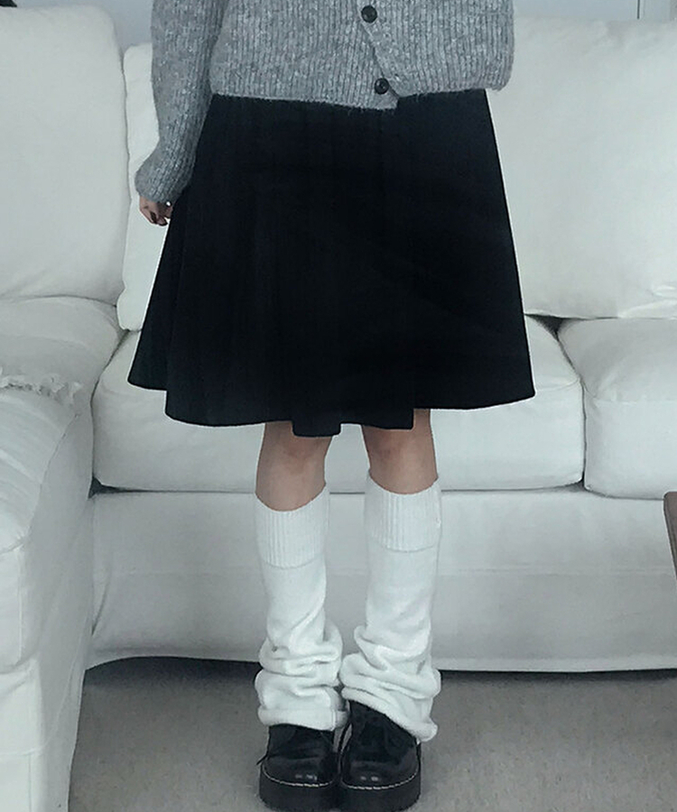 주주 골덴 코듀로이 A라인 뒷밴딩 속바지내장 플레어 미디 스커트 블랙