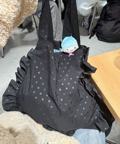 러브 도트 프릴 가방 블랙