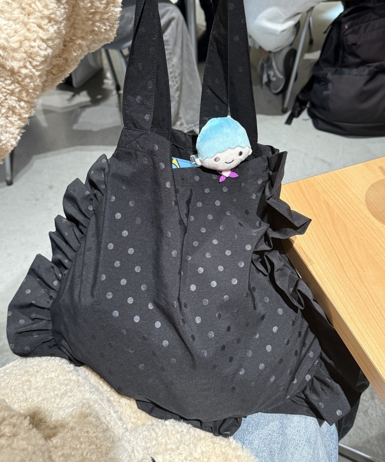 러브 도트 프릴 가방 블랙