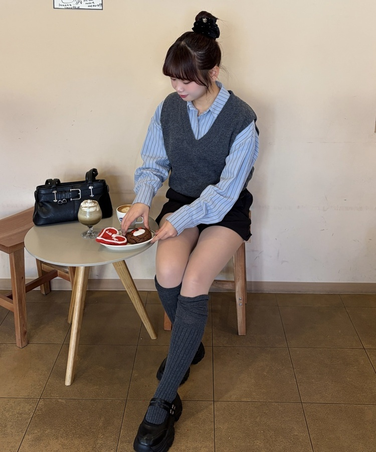 【SET】스트라이프 셔츠 니트 조끼 세트 그레이