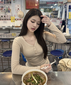 히트넥 버튼 긴팔티셔츠 베이지