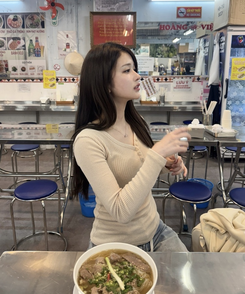 히트넥 버튼 긴팔티셔츠 베이지