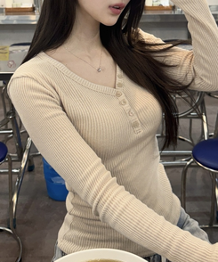 히트넥 버튼 긴팔티셔츠 베이지