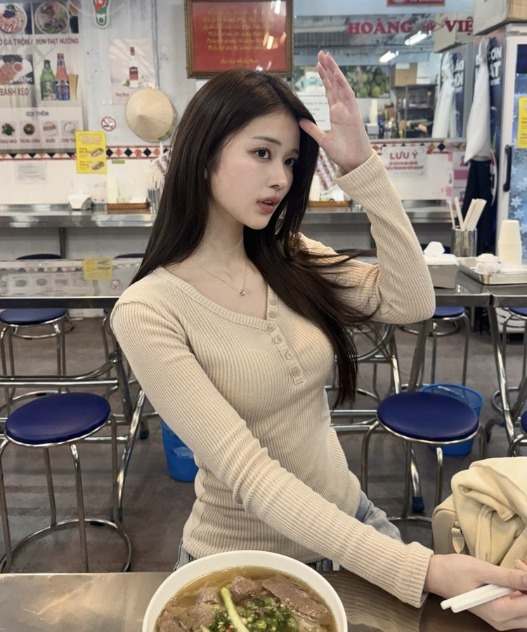 히트넥 버튼 긴팔티셔츠 베이지