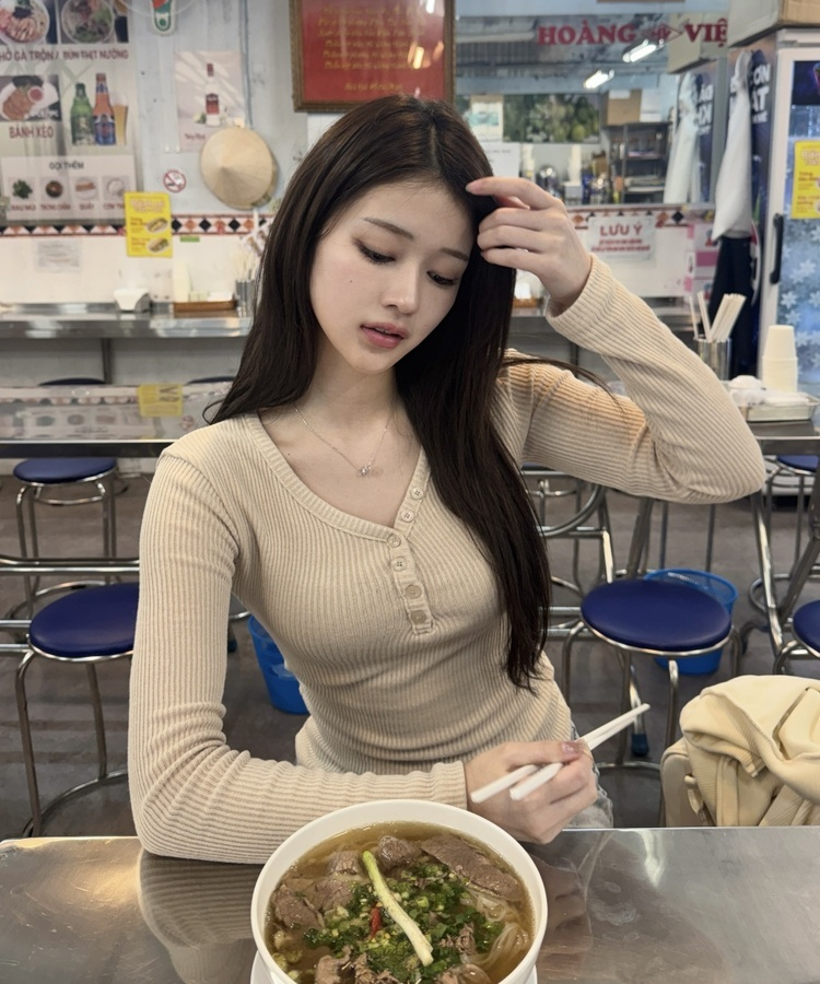 히트넥 버튼 긴팔티셔츠 베이지