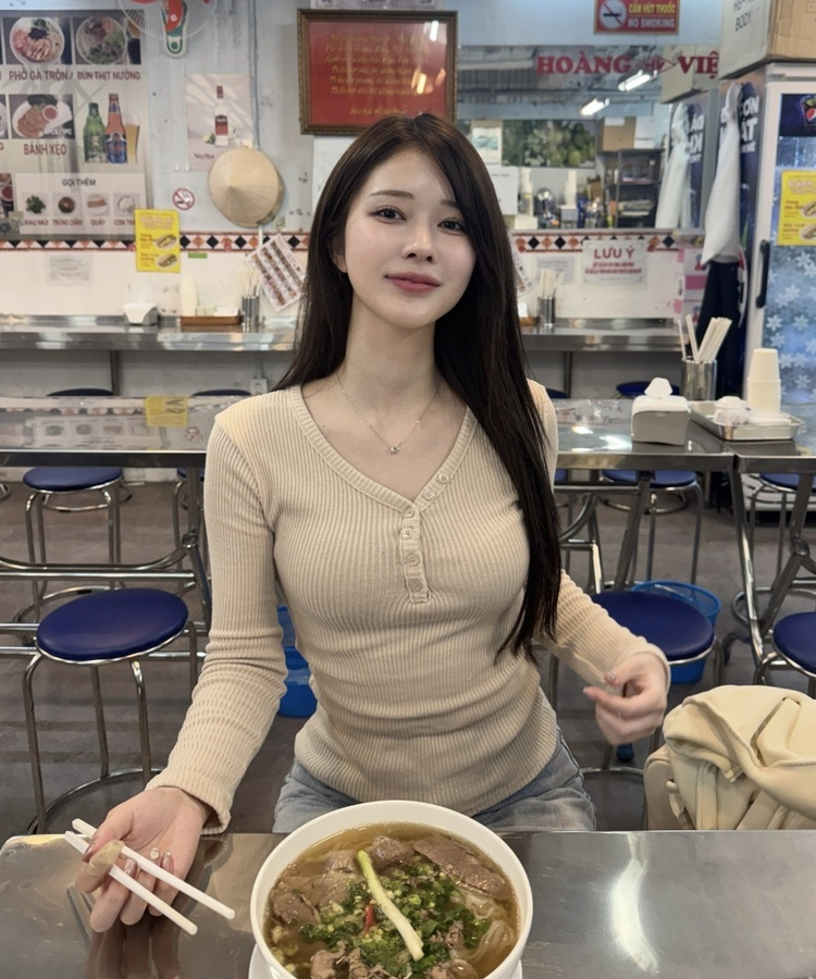 히트넥 버튼 긴팔티셔츠 베이지