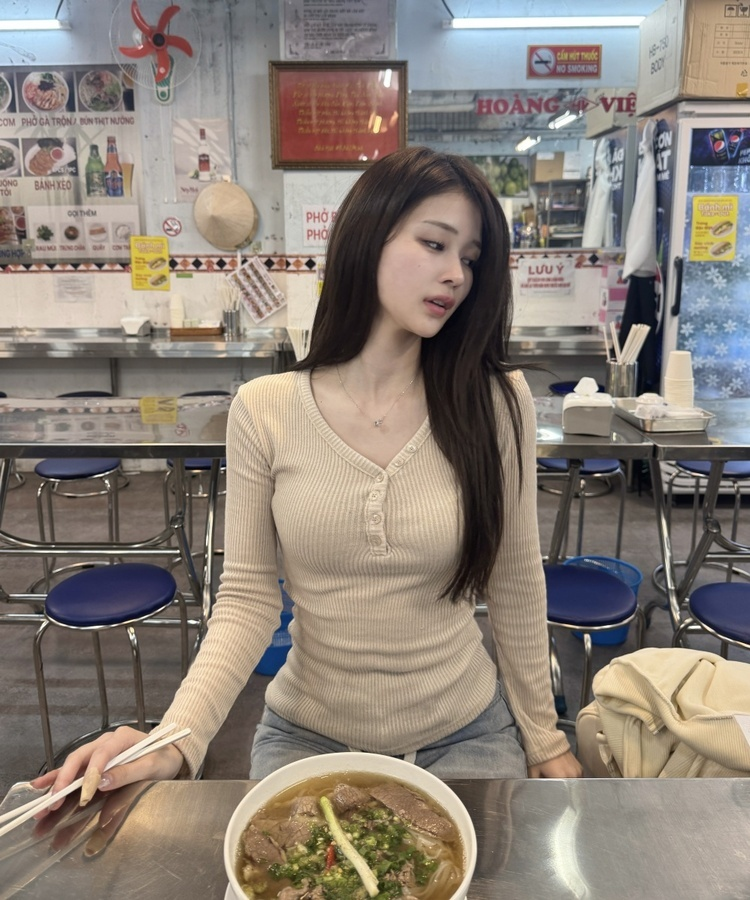 히트넥 버튼 긴팔티셔츠 베이지