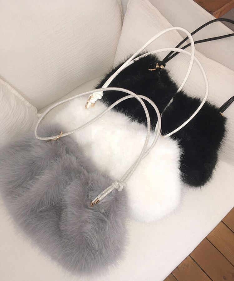 ファーショルダーバッグ