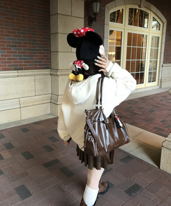 레더 대용량 숄더백 탄색