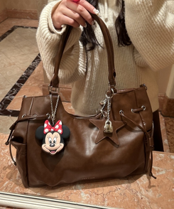 레더 대용량 숄더백 탄색