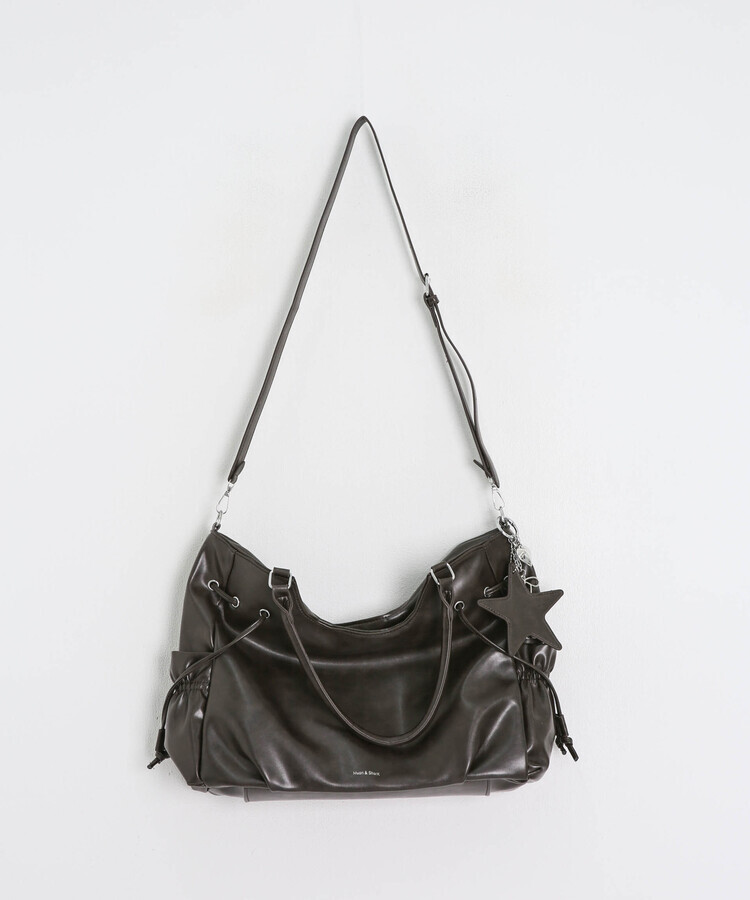 大容量 レザーショルダーバッグ