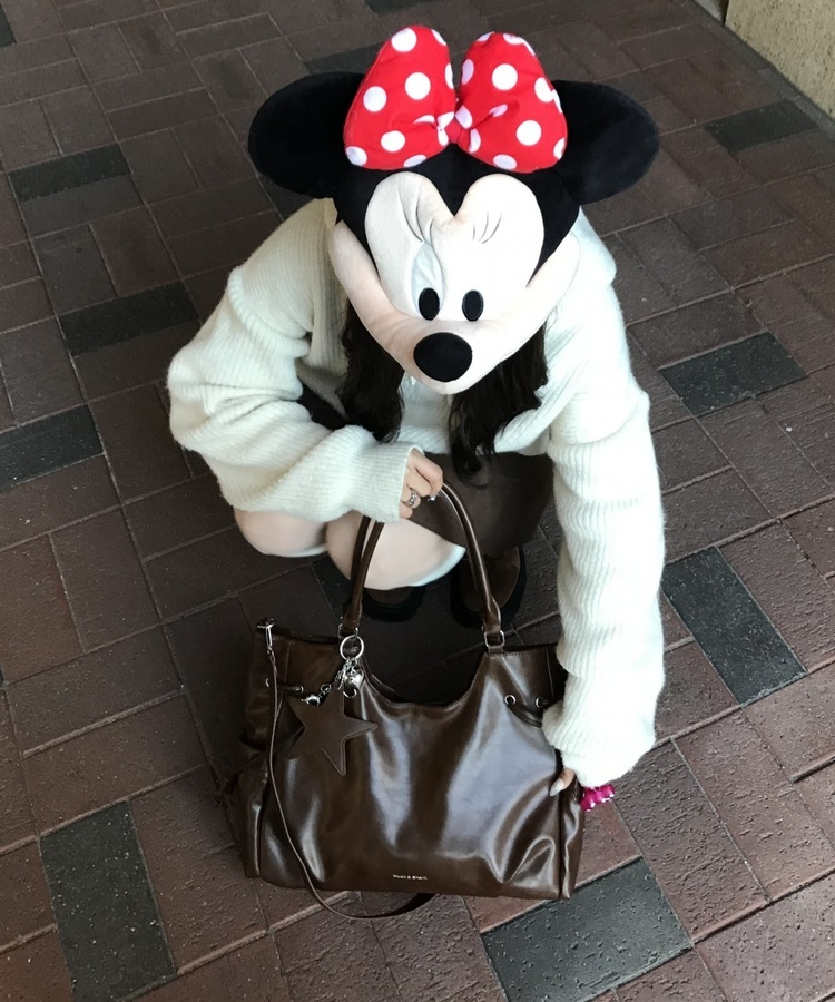 레더 대용량 숄더백 탄색