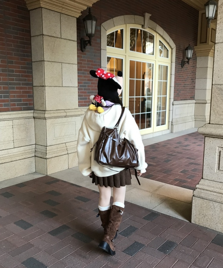 레더 대용량 숄더백 탄색