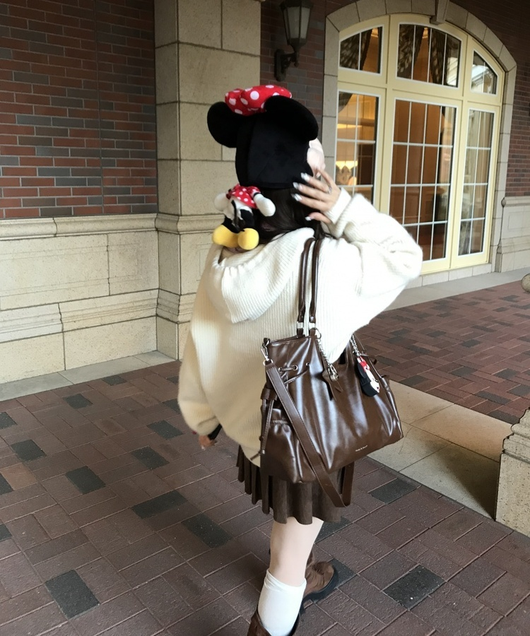 大容量 レザーショルダーバッグ BROWN