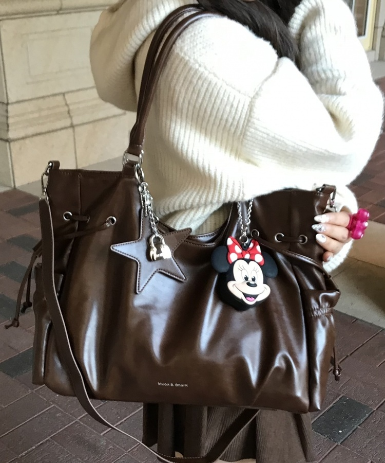 大容量 レザーショルダーバッグ BROWN