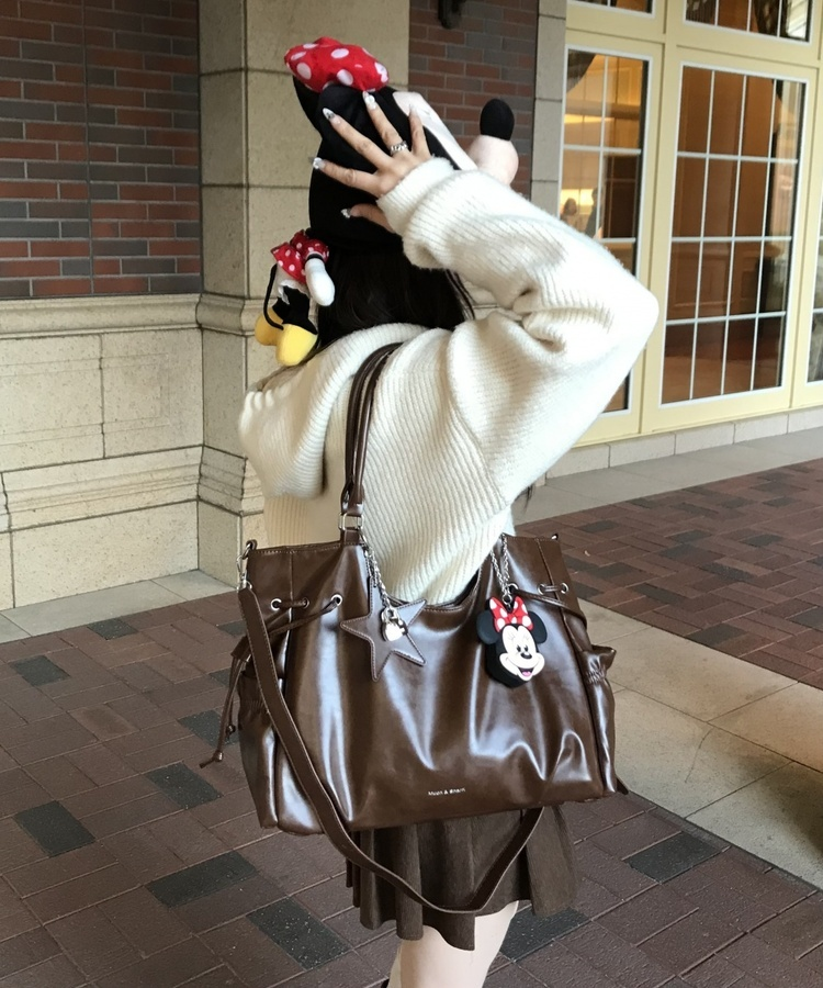 大容量 レザーショルダーバッグ BROWN