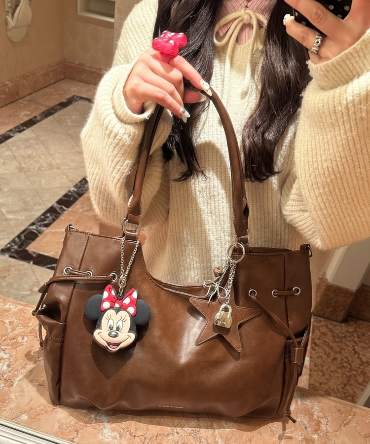 大容量 レザーショルダーバッグ BROWN