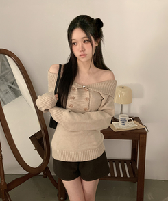 더블버튼 오프숄더 숄 니트 베이지