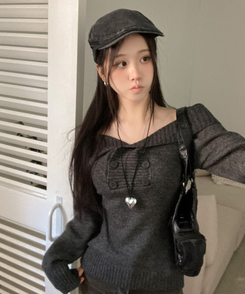 더블버튼 오프숄더 숄 니트 차콜