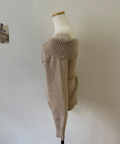 더블버튼 오프숄더 숄 니트