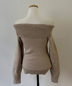 더블버튼 오프숄더 숄 니트