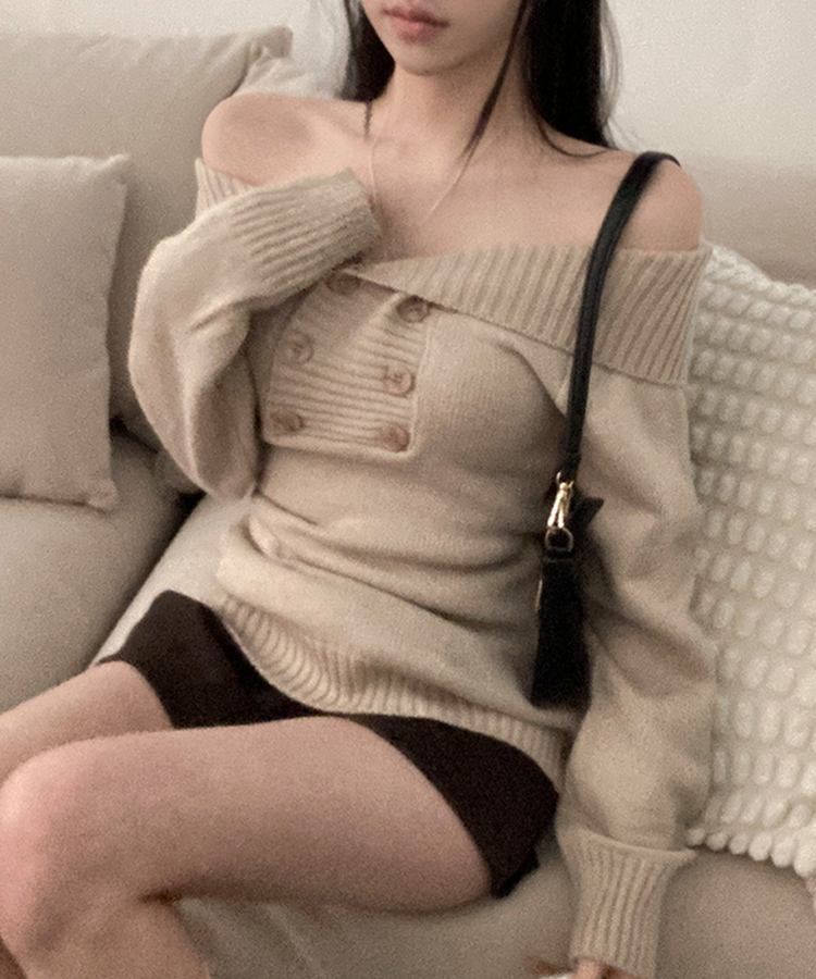 더블버튼 오프숄더 숄 니트 베이지