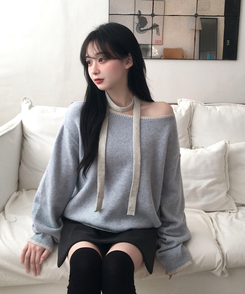 데르온 배색 입술넥 오프숄더 머플러 초커 긴팔 니트 소라