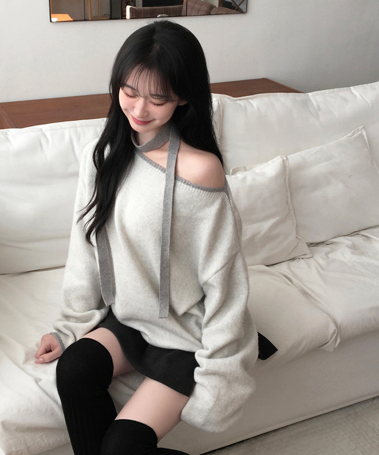 데르온 배색 입술넥 오프숄더 머플러 초커 긴팔 니트 아이보리